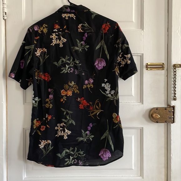 Floral H&M Button down Shirt - Picture 3 of 3